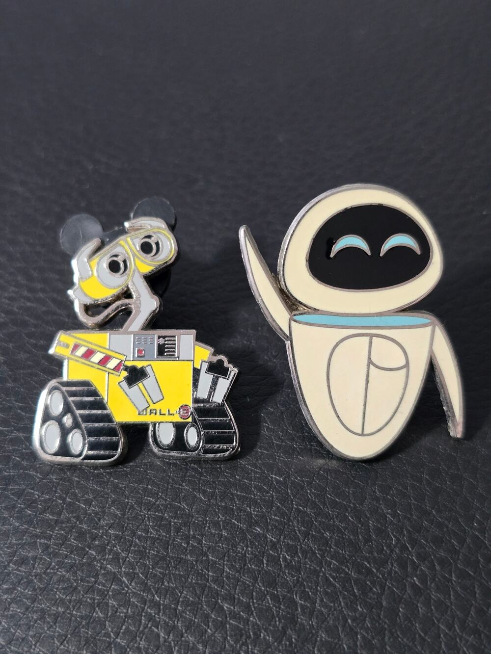 Disney Pixar WALL-E & EVE Character Pin Trading 2-Piece Set